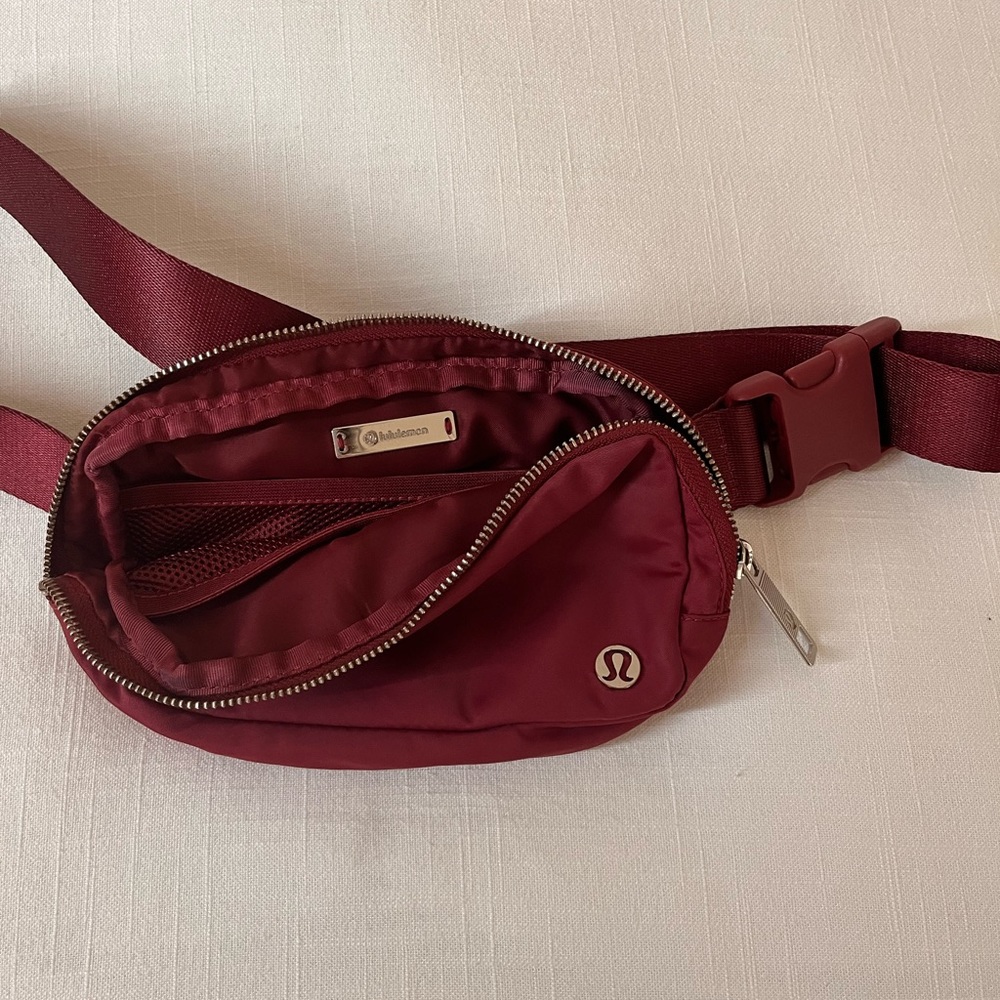 Lululemon Everywhere Belt Bag